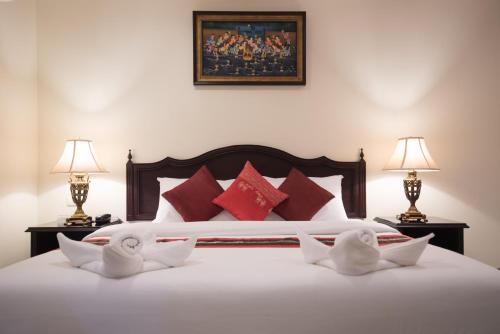 True Siam Rangnam Hotel · 卧床